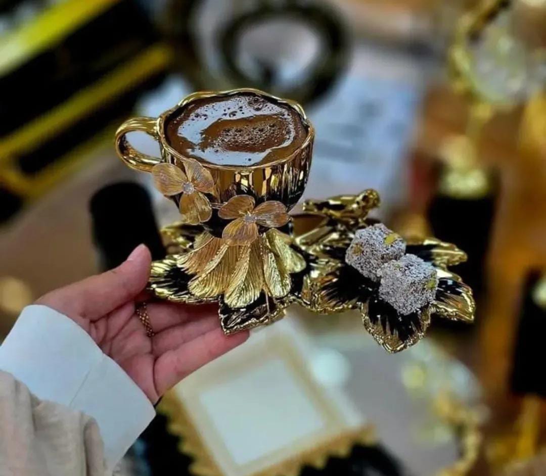 Coffee cups black & gold