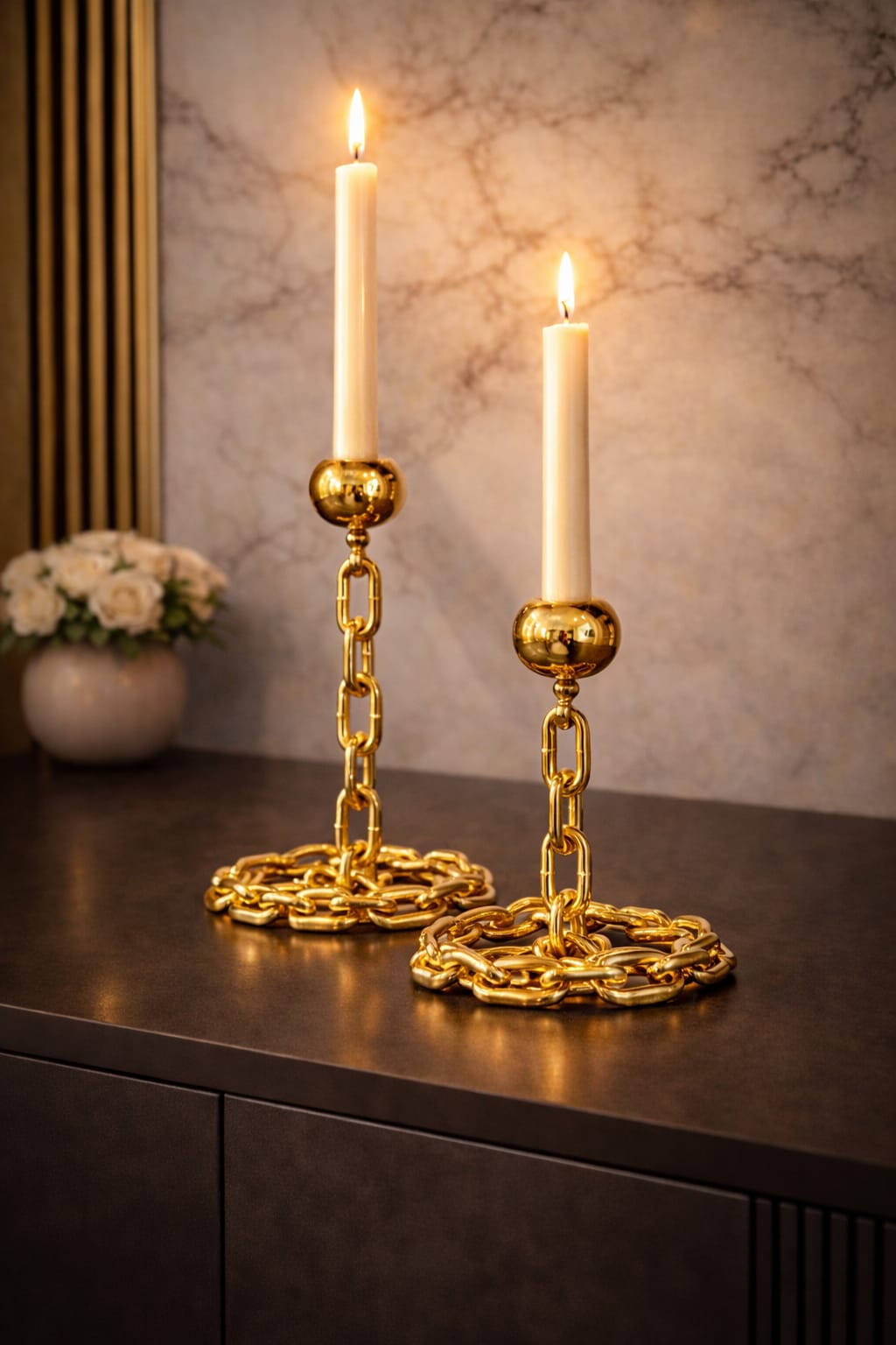 Chain-style candle holders