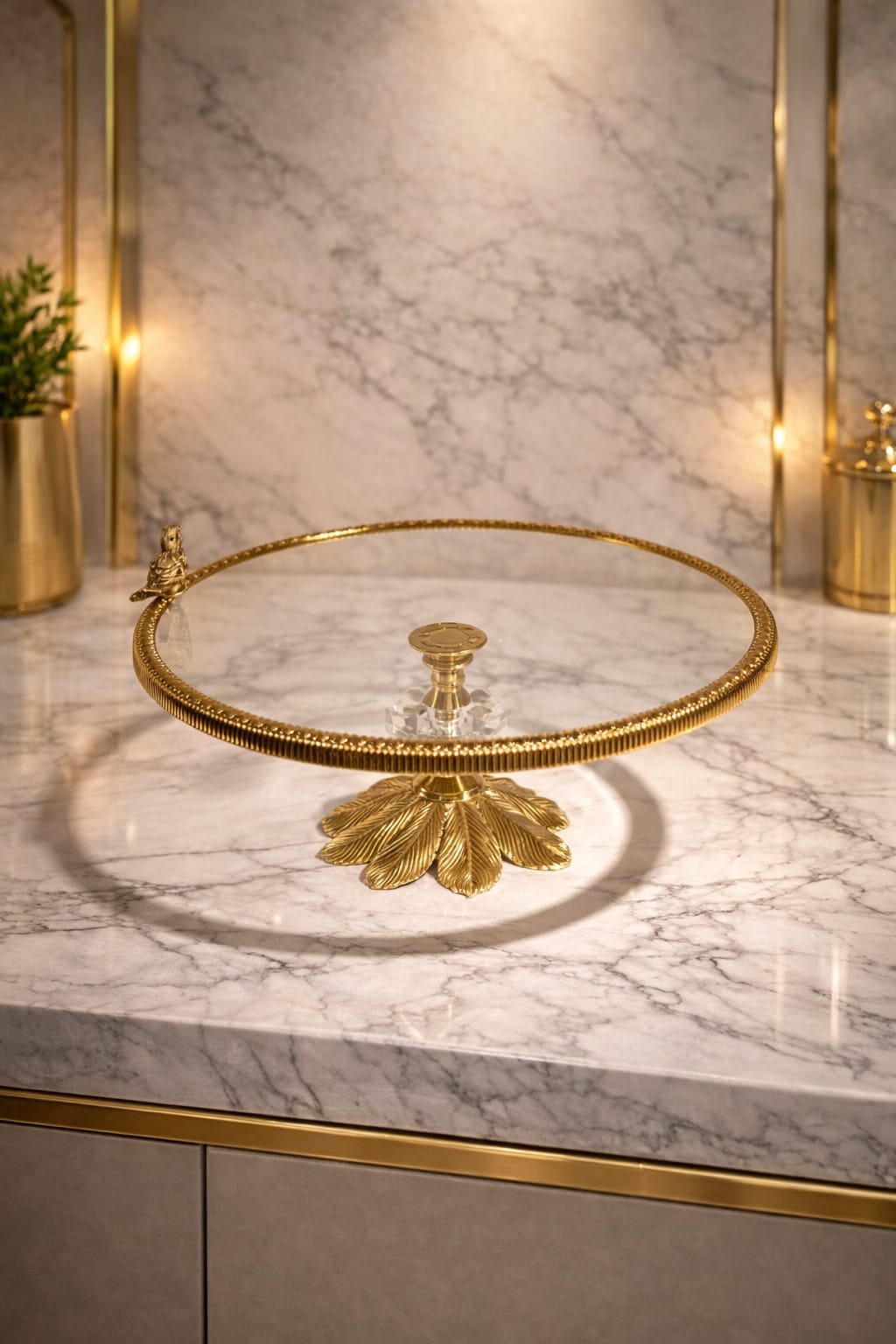 Round tray glass and gold
