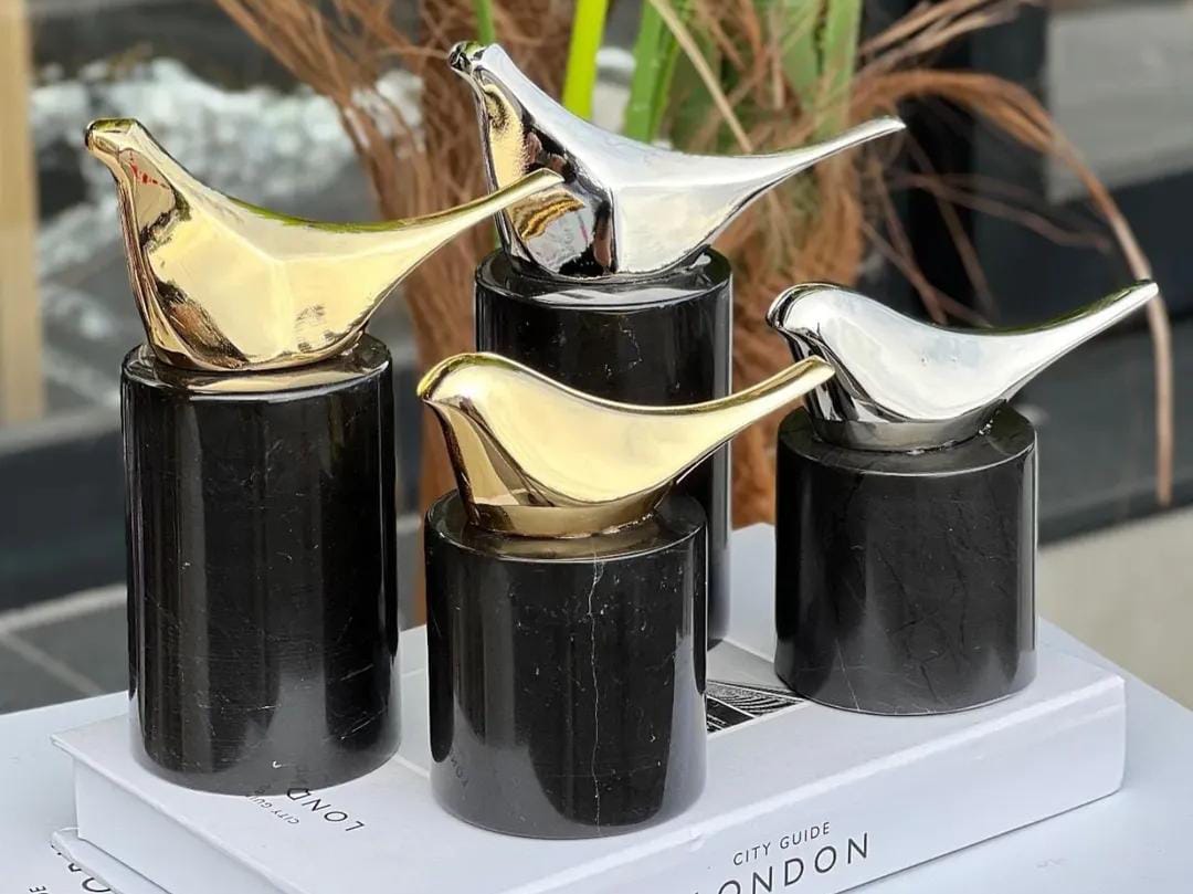 Set of 2 horse on black marble