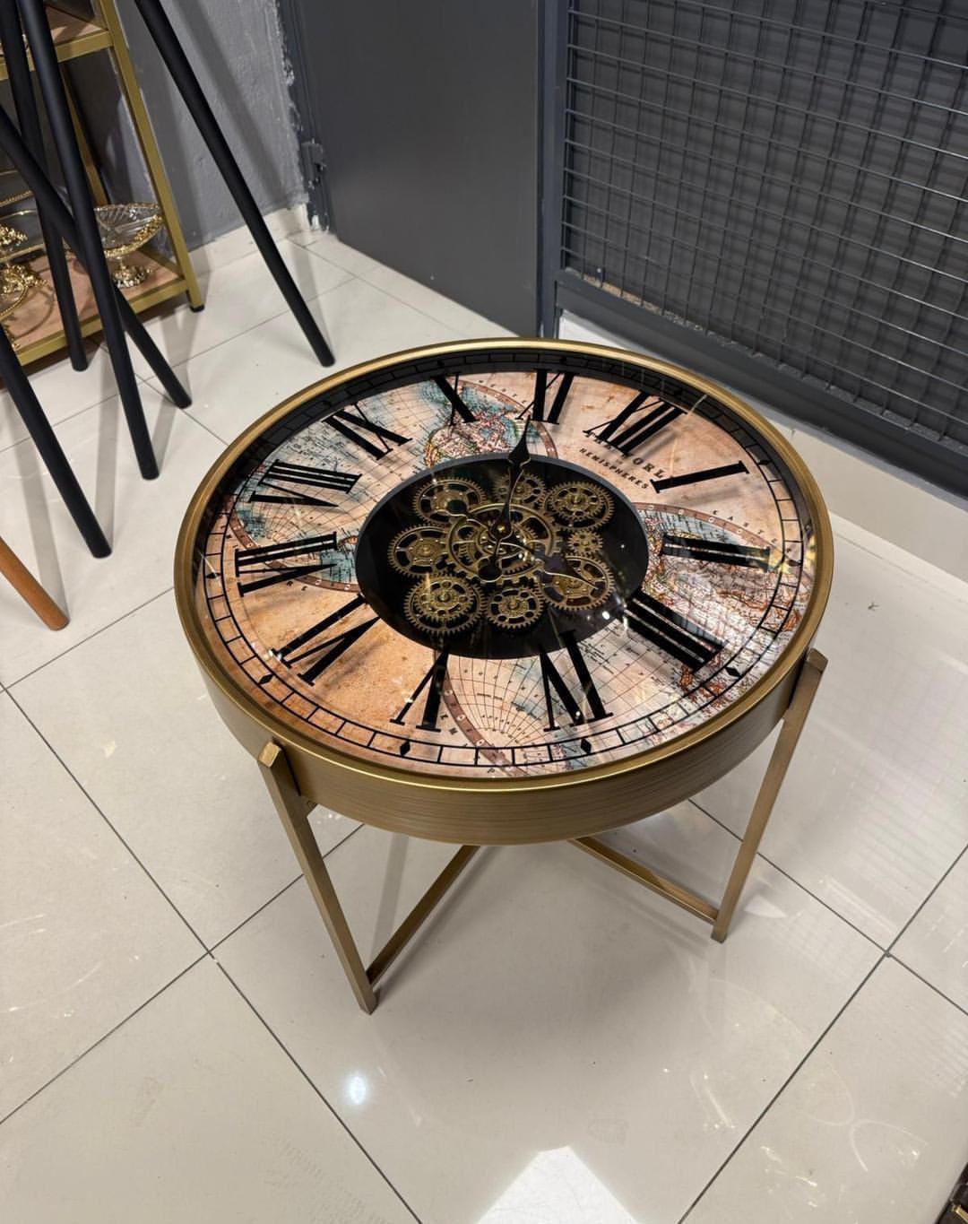 Decorative table clock - hover