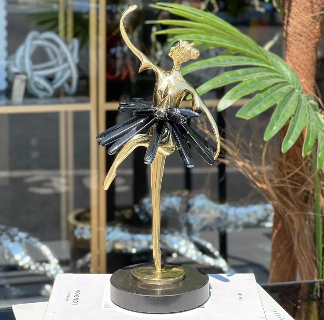 Dancing girl black and gold - Image 4