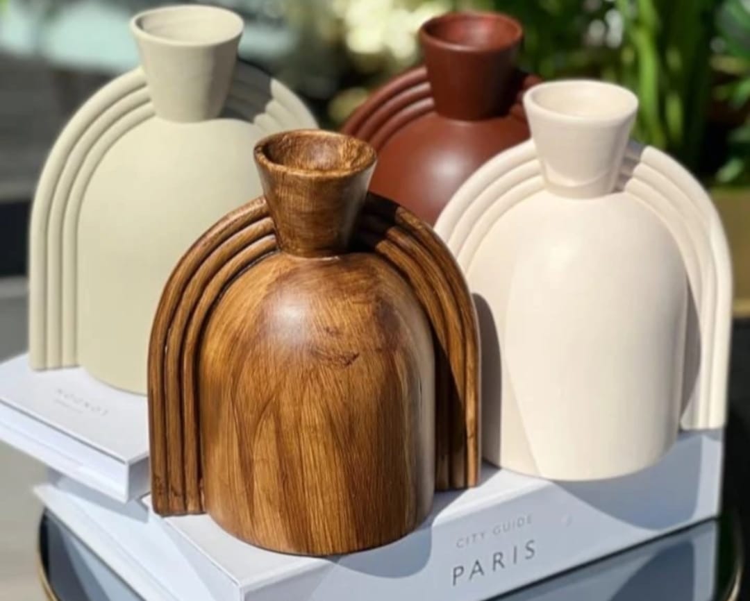 Vase biege and brown