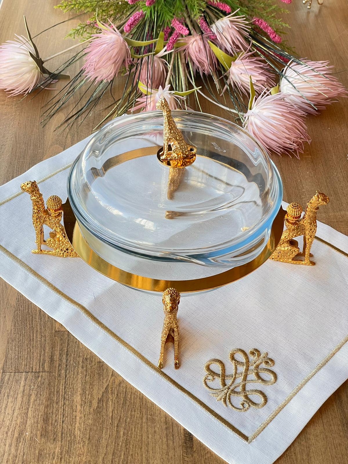 Transparent food bowl with lid with golden base