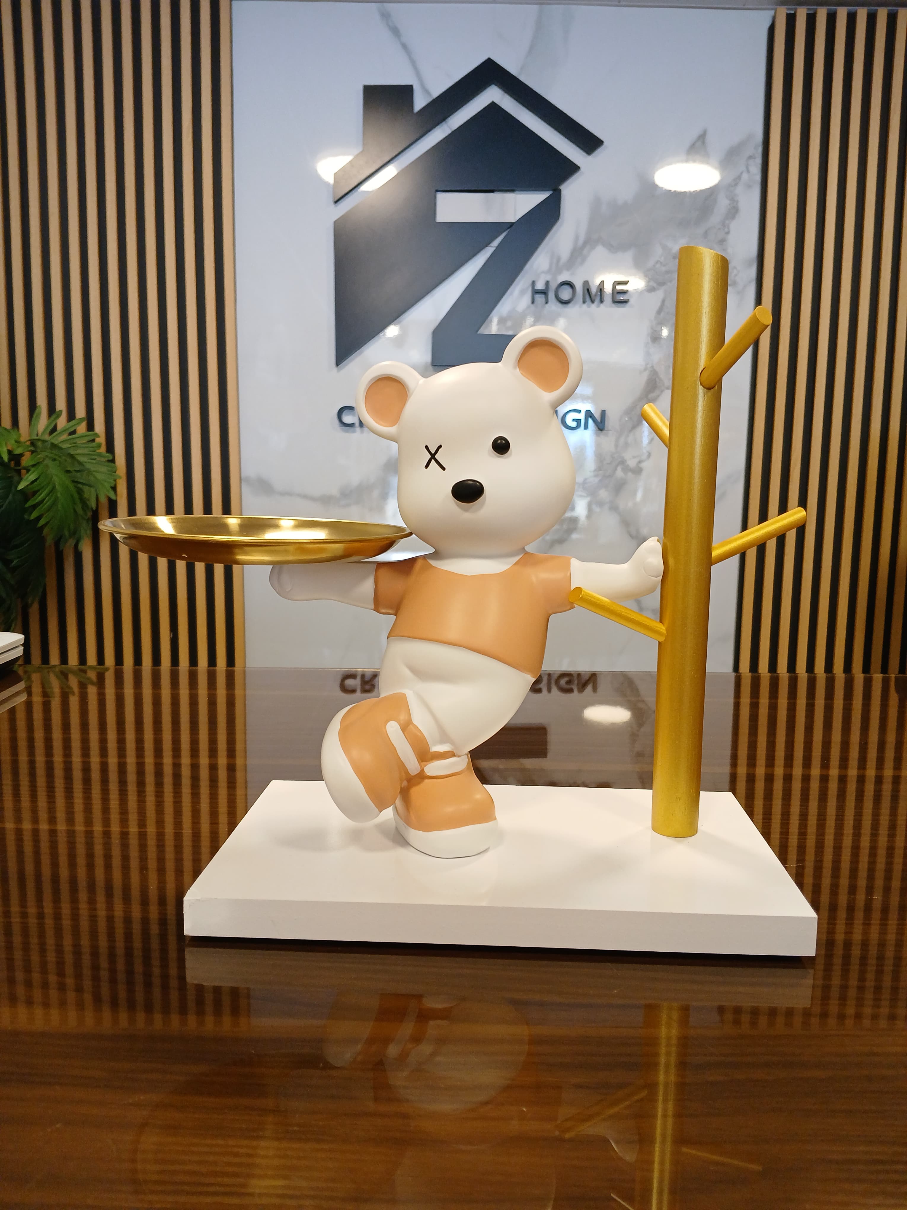 Bear holder tray