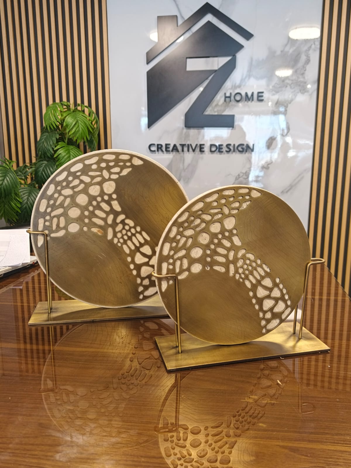 set of 2 sa7en travertine with base gold